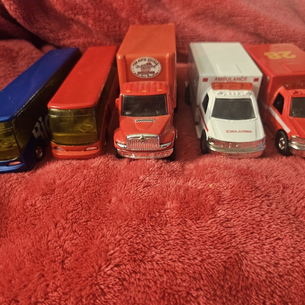 Shing Fat Huiyang Pullback Vehicle Lot of 5 (Fire, Ambulance, 2 Buses, Truck) - Picture 4 of 16
